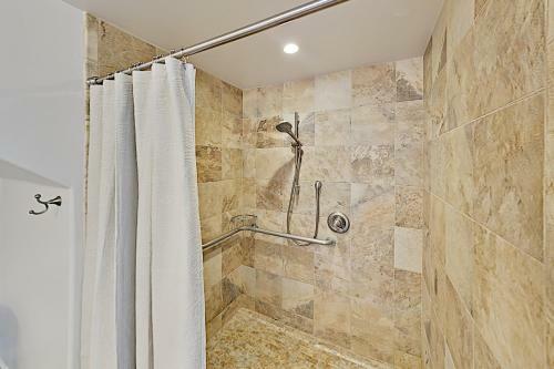 Apartamento Beachfront Condo With Ocean Views & Luxe Interior Apts