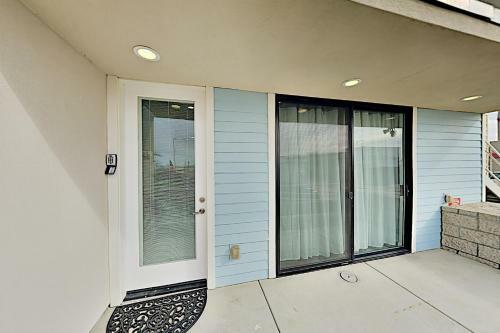Apartamento Beachfront Condo With Ocean Views & Luxe Interior Apts