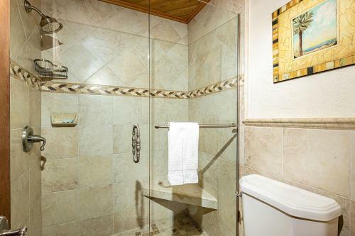 Penthouse Condo W/ Panoramic Ocean Views At Beach Resort