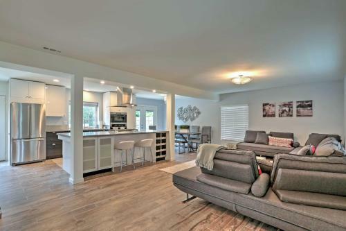 Immaculate Oceanside House With Gazebo - Near Beach!