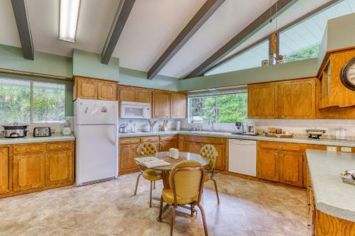 Viewcrest Retro Country Home