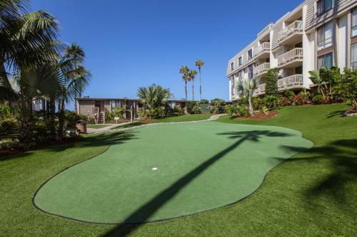 3 Bedroom! - Complex Is On The Beach With Huge Pool