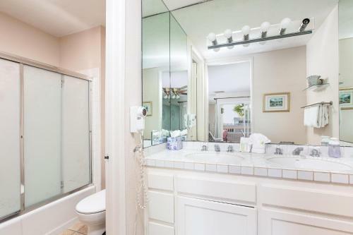3 Bedroom! - Complex Is On The Beach With Huge Pool