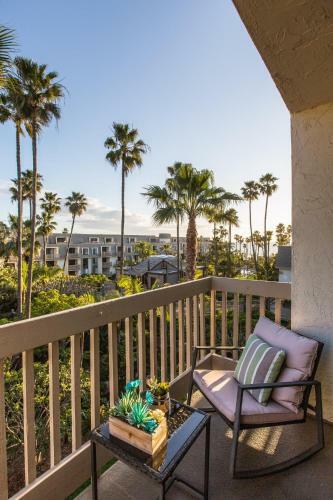 3 Bedroom! - Complex Is On The Beach With Huge Pool