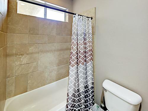 Palm Desert 4br 3ba Opulent Retreat With Pool & Jacuzzi Home