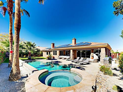 Palm Desert 4br 3ba Opulent Retreat With Pool & Jacuzzi Home