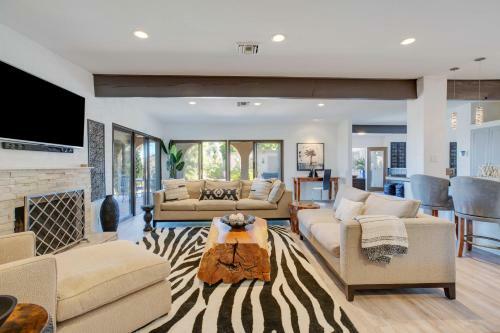 New Listing! Valley-view ?cliff House? W/pool, Spa Home