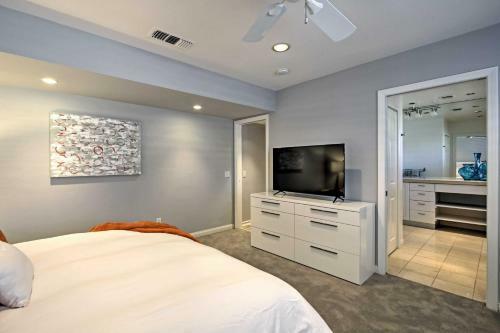Luxury Retreat With Backyard Oasis, Walk To El Paseo