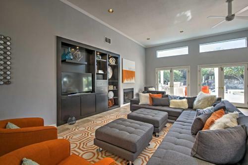Luxury Retreat With Backyard Oasis, Walk To El Paseo