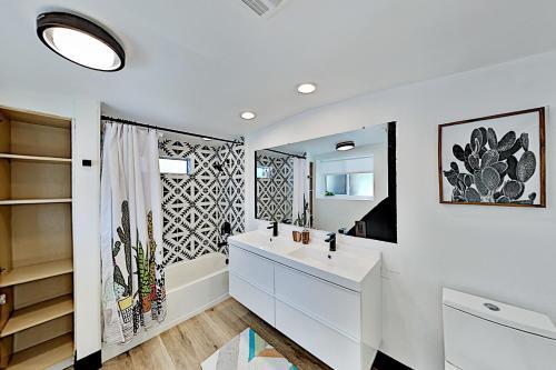 Stunning Remodeled Home With Pool & 2 Fireplaces Home