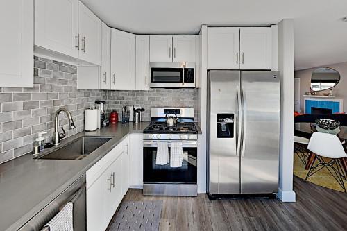 All-new Mountain-view Home - Private Pool & Spa Home