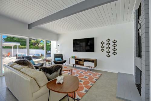 The Happy House By Oranj Palm