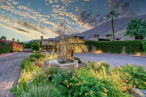 Downtown Tuscan Haven - 2 Br Luxury Condo By Oranj Palm