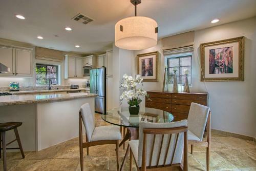 Downtown Tuscan Haven - 2 Br Luxury Condo By Oranj Palm