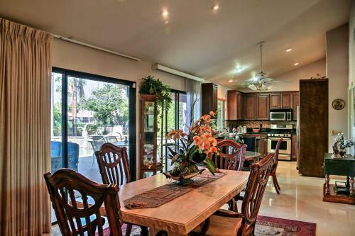 Desert Oasis On Golf Course With Private Pool And Spa!