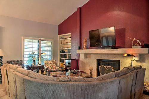 Desert Oasis On Golf Course With Private Pool And Spa!
