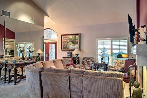 Desert Oasis On Golf Course With Private Pool And Spa!