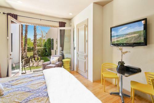 Casa Sonora Grande With Golf Course Views By Oranj Palm