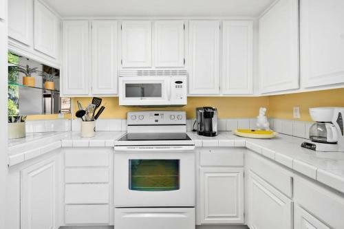 Sunrise Alejo Solitude By Oranj Palm
