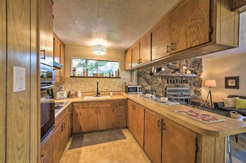 Pioneer Cabin Getaway - Ski, Golf And Hike!