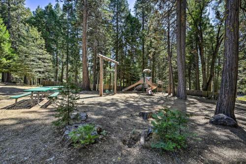 Cozy Pollock Pines Resort Cabin 11mi To Apple Hill