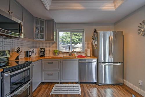 Modern Home With Pool And Office - Near Dt Sacramento!