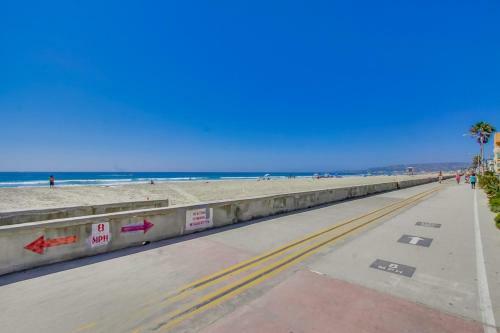 2 Floors Of Ocean Front, 2 Exclusive Patios, AC