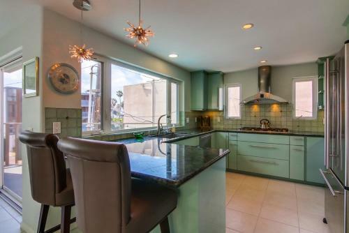 5 Exclusive Patios, 3 Levels Plus 4th Level Skydeck