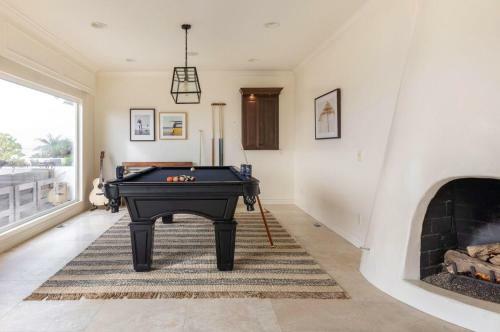 Shoreline - Spectacular Beachfront Abode W Fire Pit, Spa & Pool Table