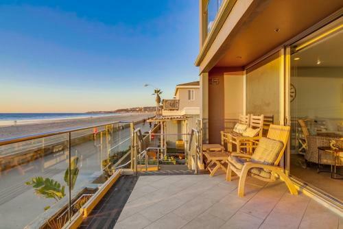 Ocean Front, 2 Private View Decks In Heart Of Mb