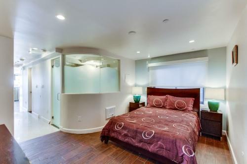 Ocean Front, 2 Private View Decks In Heart Of Mb