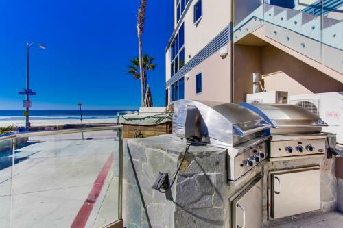 Ocean Front, 2 Private View Decks In Heart Of Mb