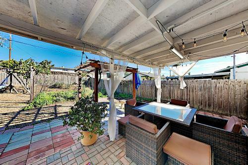 Contemporary Bungalow With Game Room & Fruit Trees Home