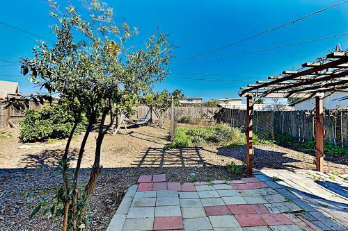 Contemporary Bungalow With Game Room & Fruit Trees Home