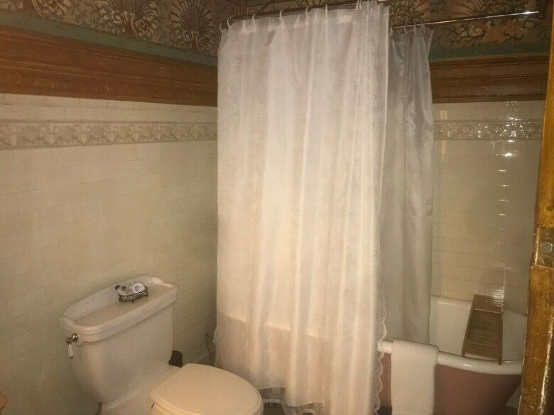 Chateau Tivoli Bed And Breakfast