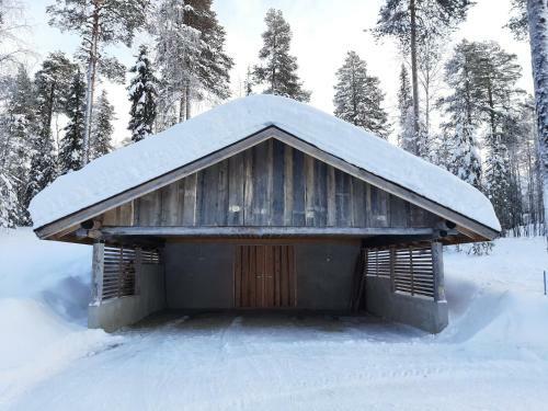 Isokelo Log Apartments