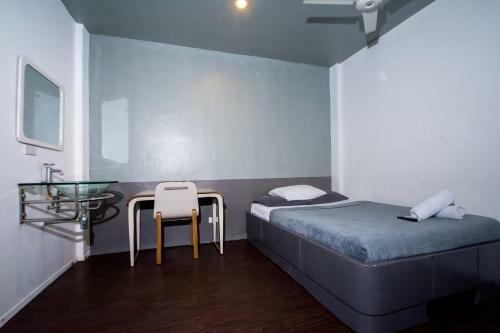 Island Nook Hotel