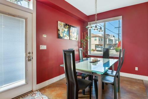 Ocean-view Oasis With Rooftop Deck - Steps To Beach Home