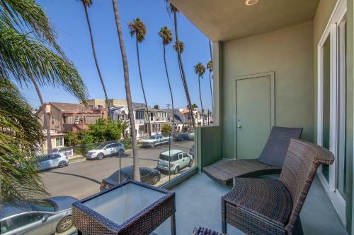 Ocean-view Oasis With Rooftop Deck - Steps To Beach Home