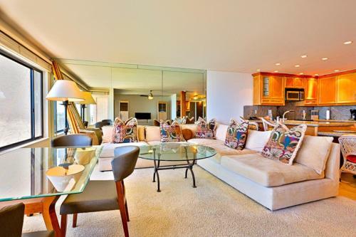 #747 - Del Mar Beach Club Retreat