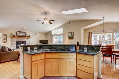 1144gb The Golden Bear Retreat Home