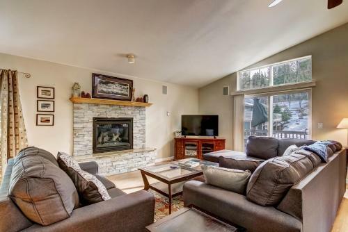 1144gb The Golden Bear Retreat Home