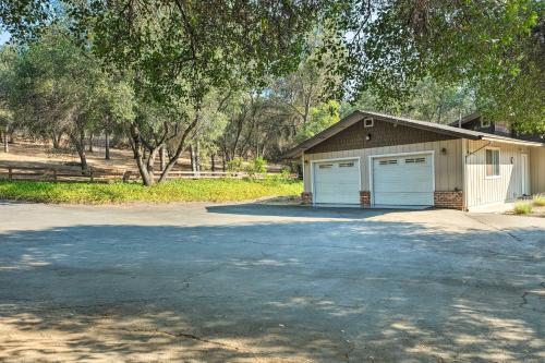 Bright Gold Country Home Pool, Deck And Hot Tub!