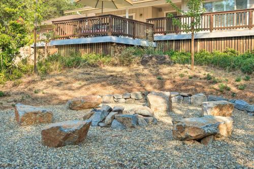 Bright Gold Country Home Pool, Deck And Hot Tub!