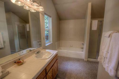 Slippery Slope Chalet By Lake Tahoe Accommodations