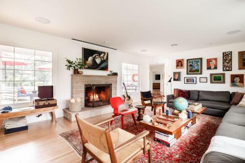 Marquee - Modern Stylish Estate W Pool & Entertainers Courtyard