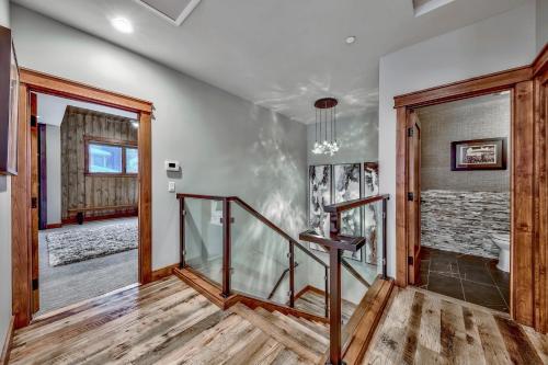6 Bedroom Luxury Home With Great Location Townhouse