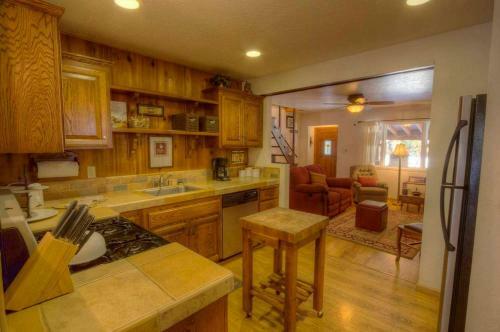 Breezy Pines Cabin By Lake Tahoe Accommodations