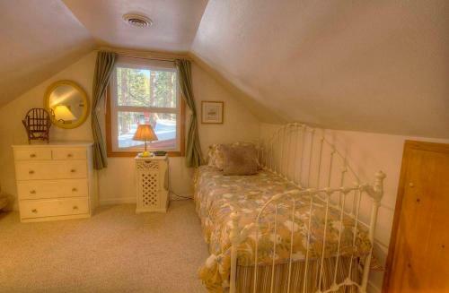 Breezy Pines Cabin By Lake Tahoe Accommodations