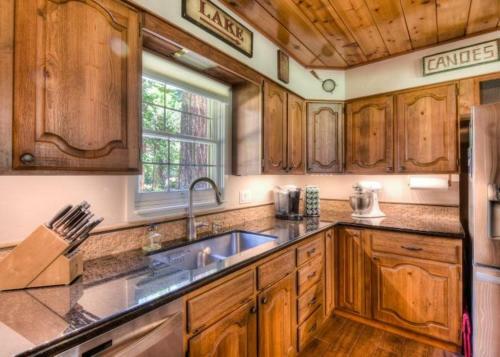 Fairway Vacation Rental Cabin